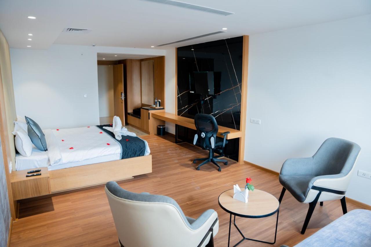 Hotel Tulips Grand Haidarábád Kültér fotó