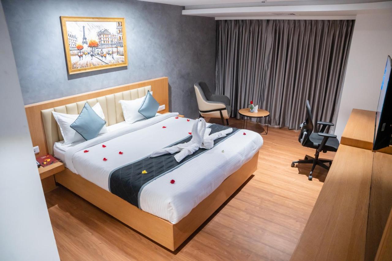 Hotel Tulips Grand Haidarábád Kültér fotó