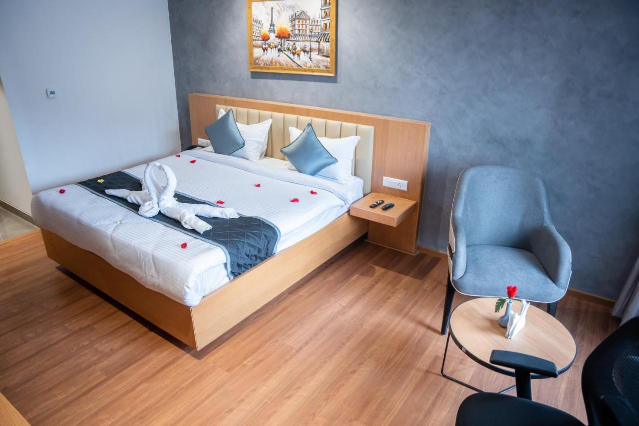 Hotel Tulips Grand Haidarábád Kültér fotó