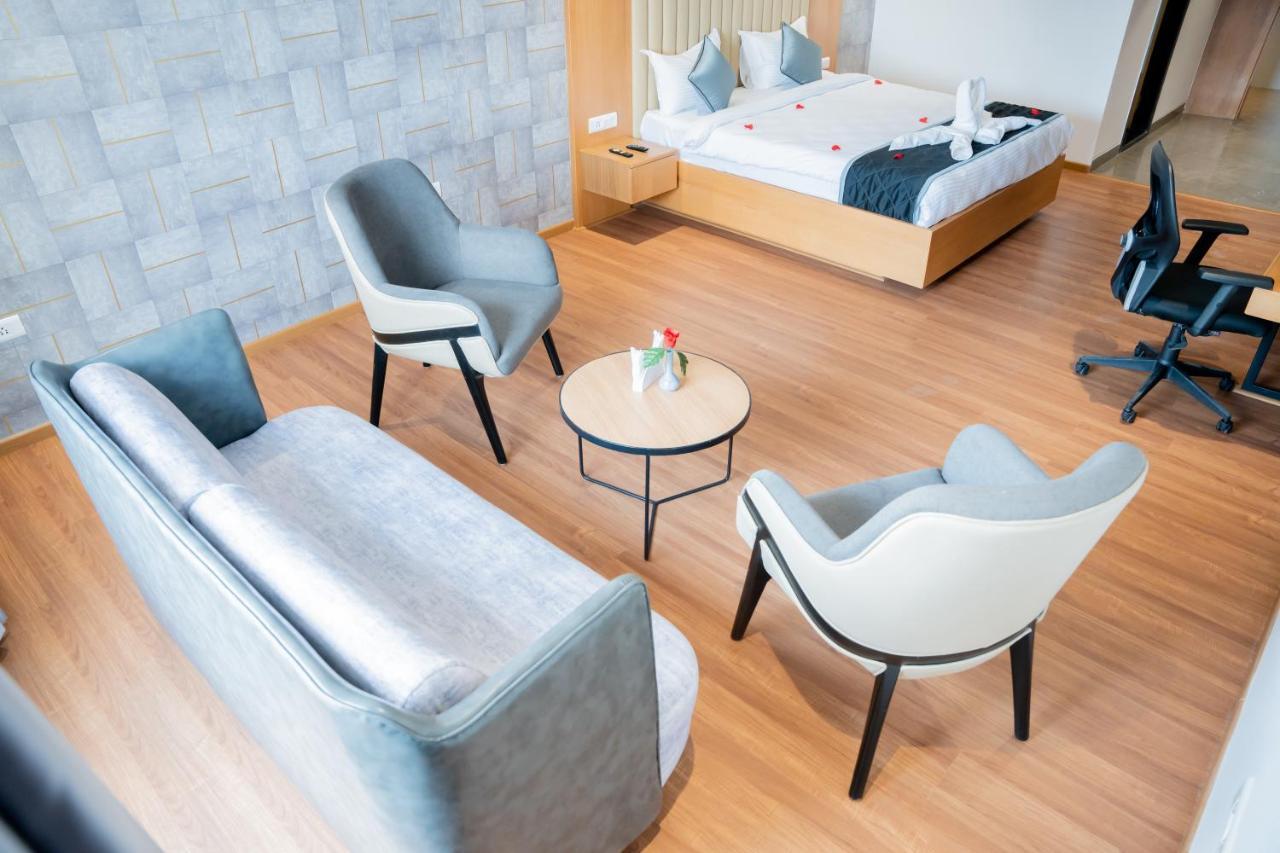 Hotel Tulips Grand Haidarábád Kültér fotó
